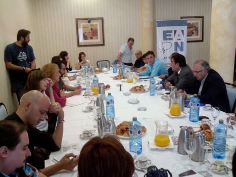 Responsables de ONG y medios de comunicación de Extremadura debaten y reflexionan sobre necesidades y trabajo conjunto./ EAPN