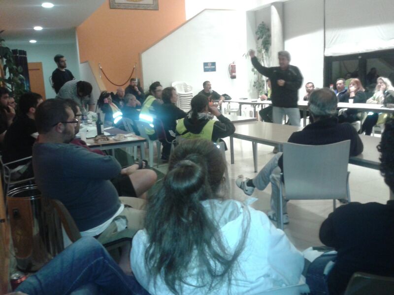 Asamblea de la columna extremeña en Cazalegas (Toledo) Foto: Silvia Moruno