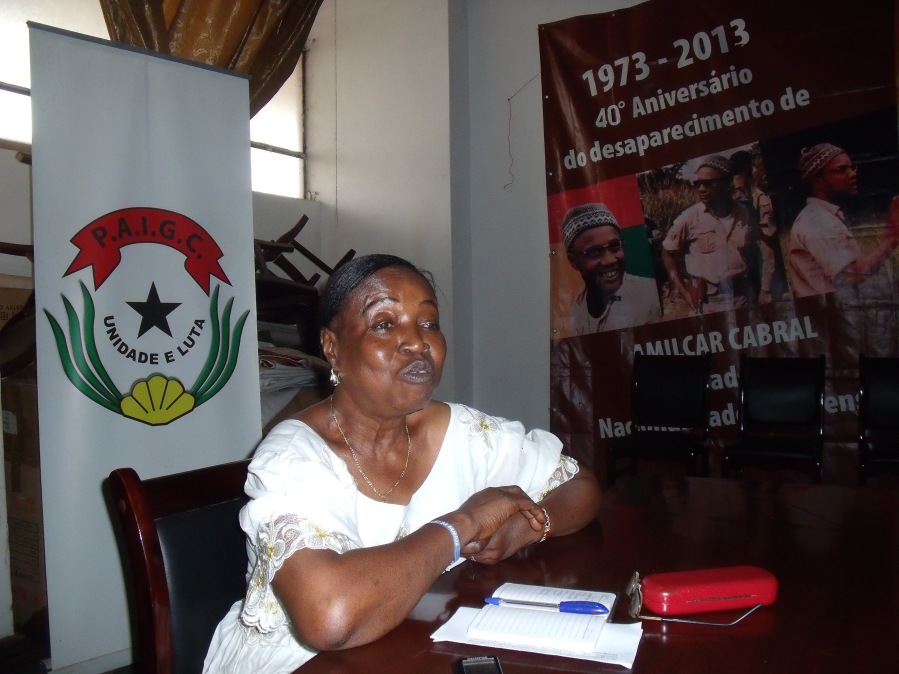 Carmen Pereira en la sede central del PAIGC, en Bissau./ SAM